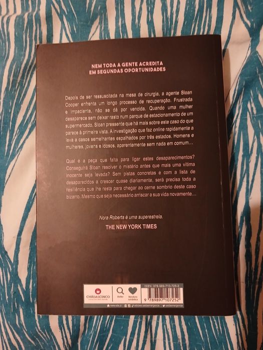 Livro Nora Roberts "Natureza Oculta"