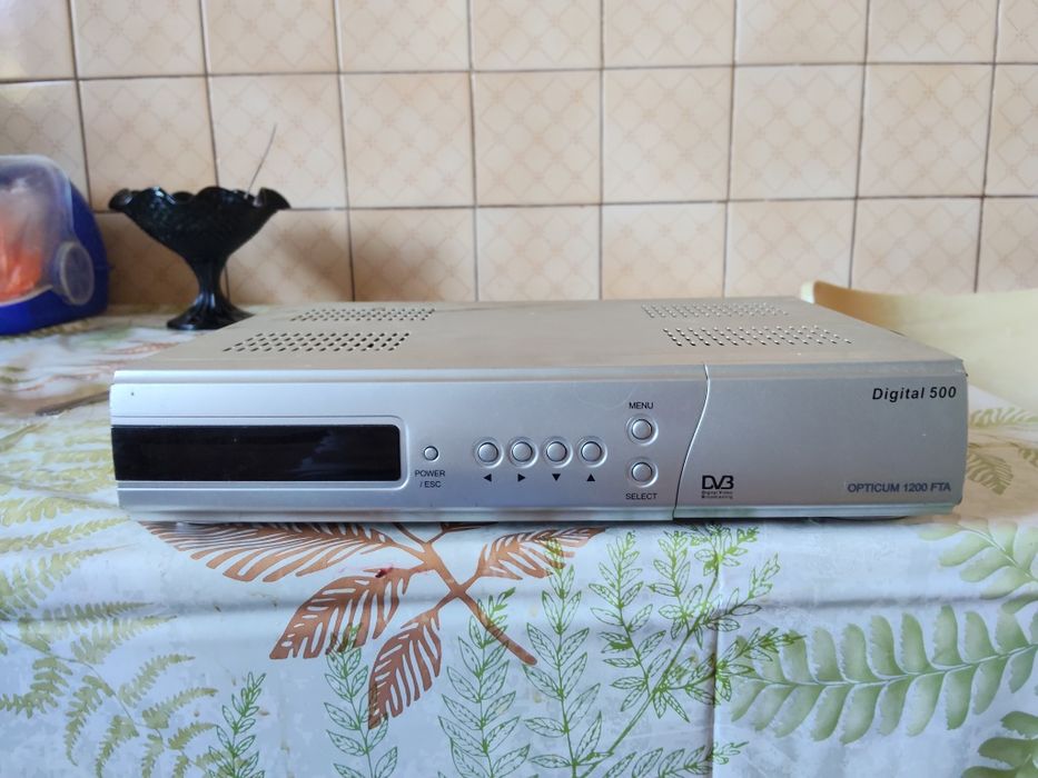 Dekoder TV satelitarnej Opticum 1200FTA digital 500 z pilotem
