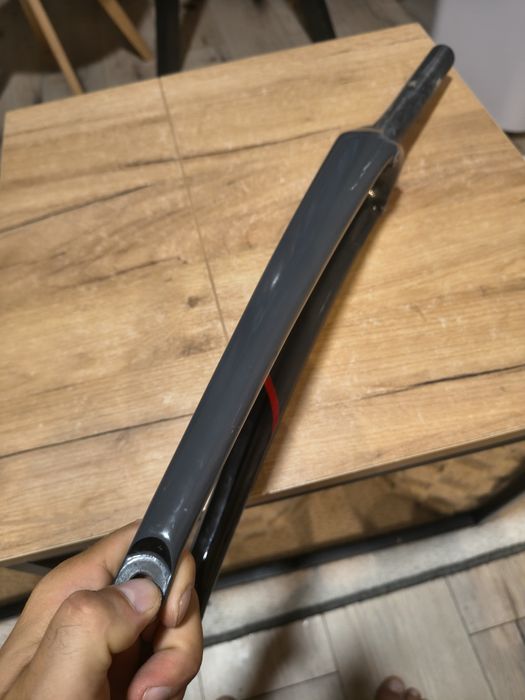 Widelec szosowy Carbon