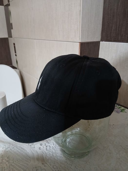Чорна бейсболка від бренду Polo Ralph.