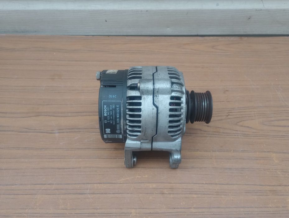 Генератор Volkswagen Golf/Passat/Sharan/T4/Audi/Skoda Octavia/Seat
