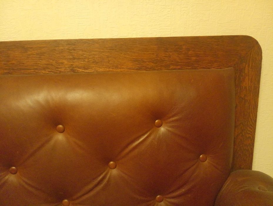 Диван -ретро,кожаный,после реставрации