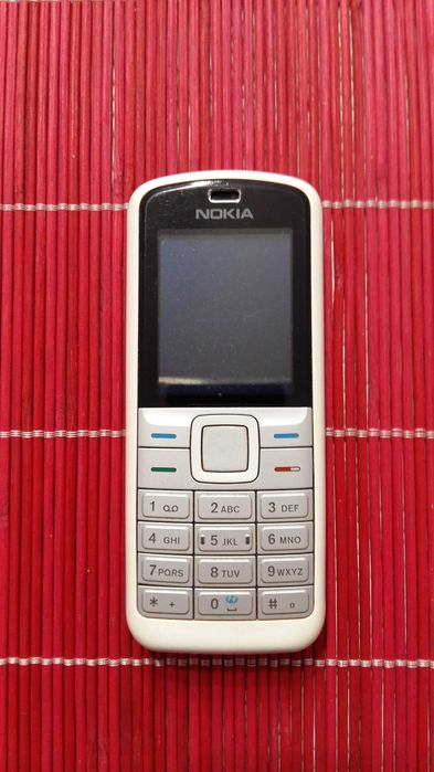 Telemóveis Alcatel e Nokia