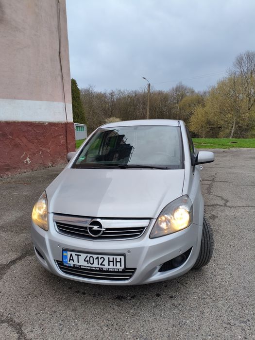 Продам автомобіль Opel Zafira B