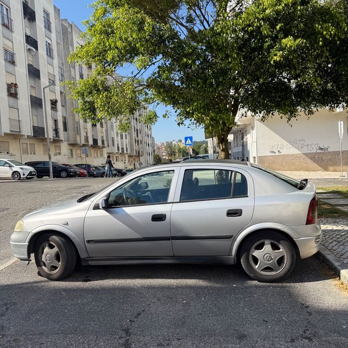 Astra 2000 1.4  gasolina com teto de abrir