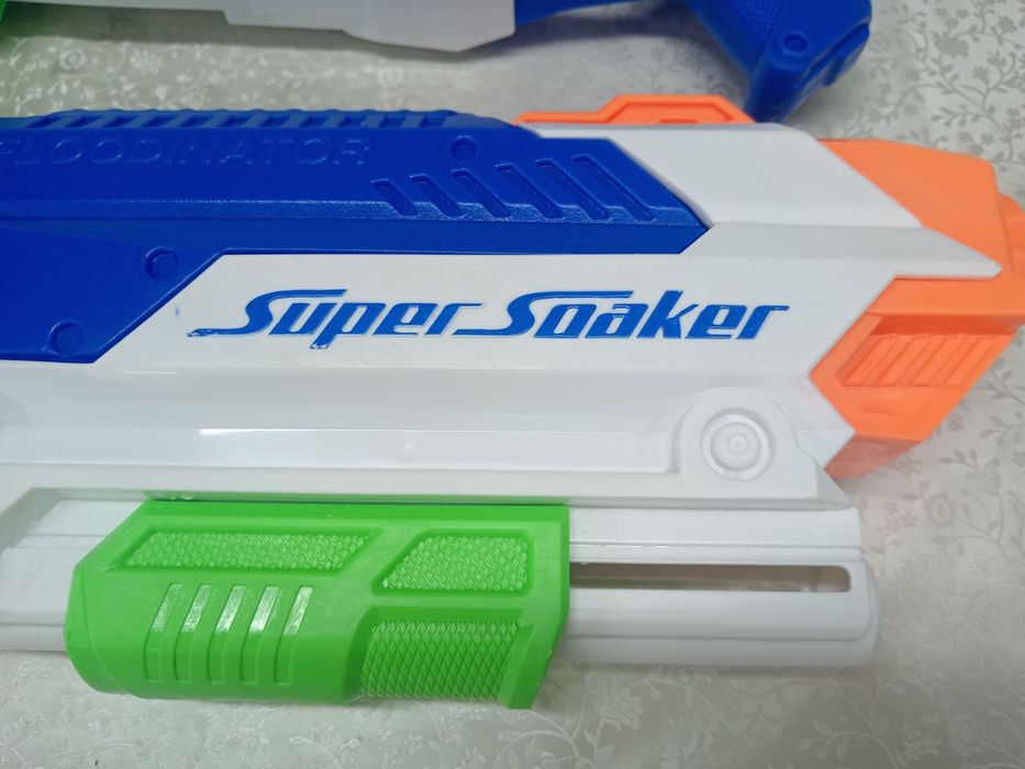 Продається водяний пістолет NERF серія  SUPER SOAKER