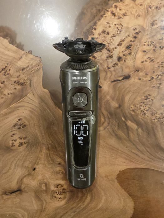 Продам електробритву Philips s9000 prestige