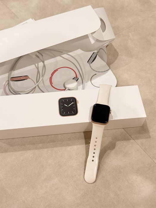 apple watch series 5 40mm - Купити електроніку - Ціни на OLX.ua