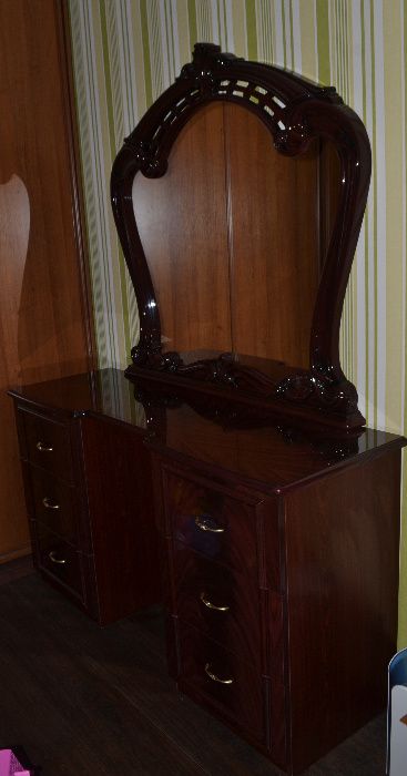 Туалетный столик+зеркало (комплект).