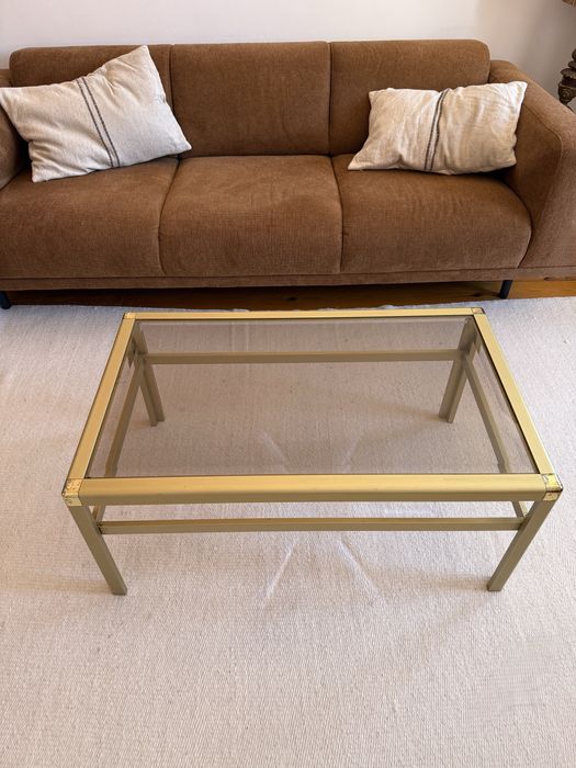 Mesa de frente de sofa em aluminio dourado anos 90