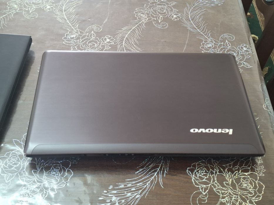 4 ядерний ноутбук,2 gb відео карта,256ssd kingston fury, 8gb озу