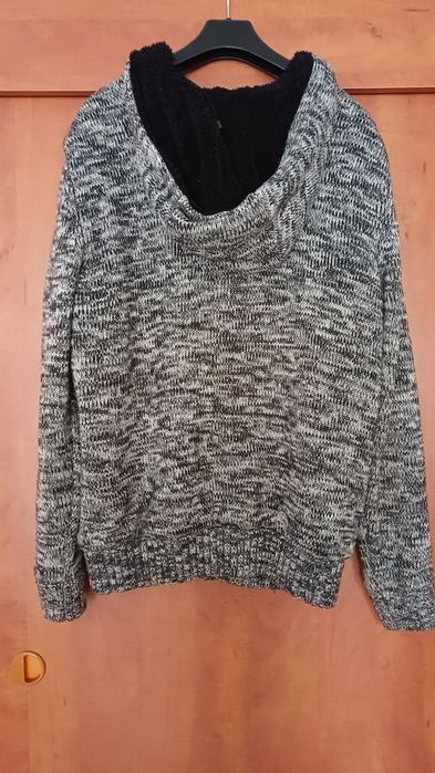 Ciepła bluza rozpinana. Pasuje na rozmiar L