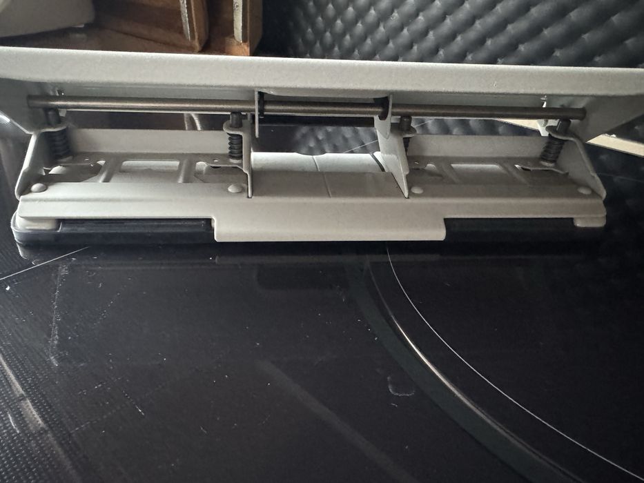 Sprzedam dziurkacz duży Leitz