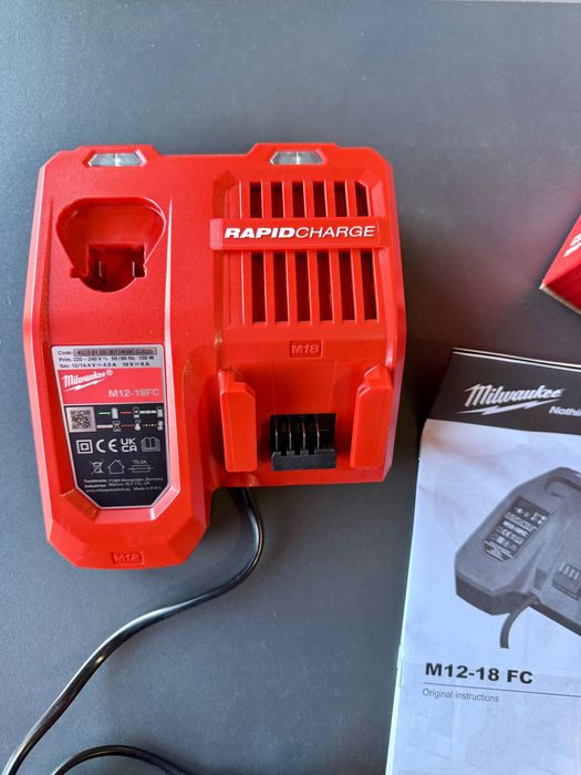 Зарядний пристрій Milwaukee M12-18 FC Rapid