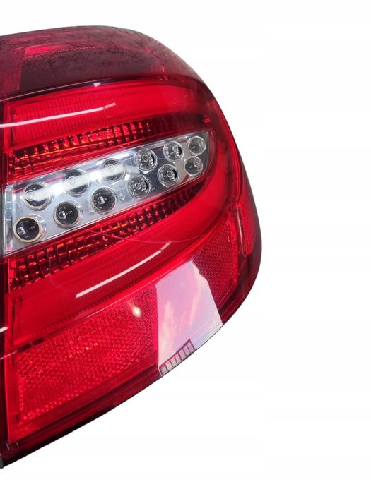 Mercedes B Klasa W246 Lampa Prawa Tylna TYŁ A2468200664