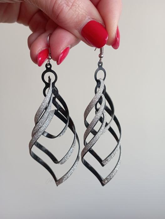 Brincos de Senhora Prateados e Pretos