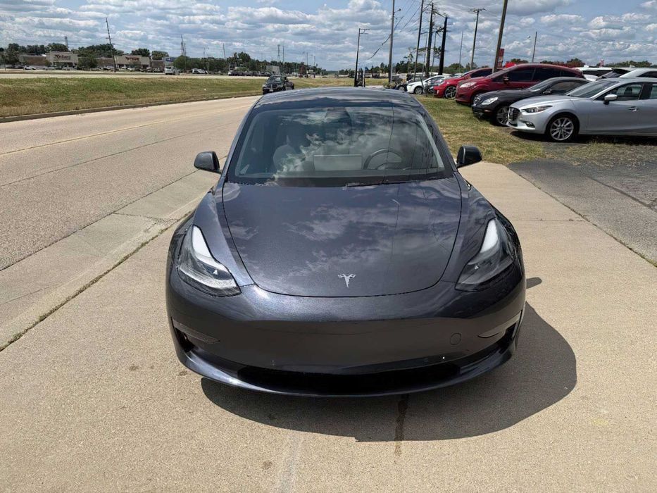 Tesla Model 3 Long Range      2022