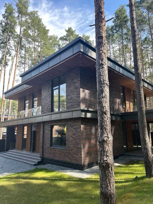 Продаж ексклюзивного будинку в лісі.