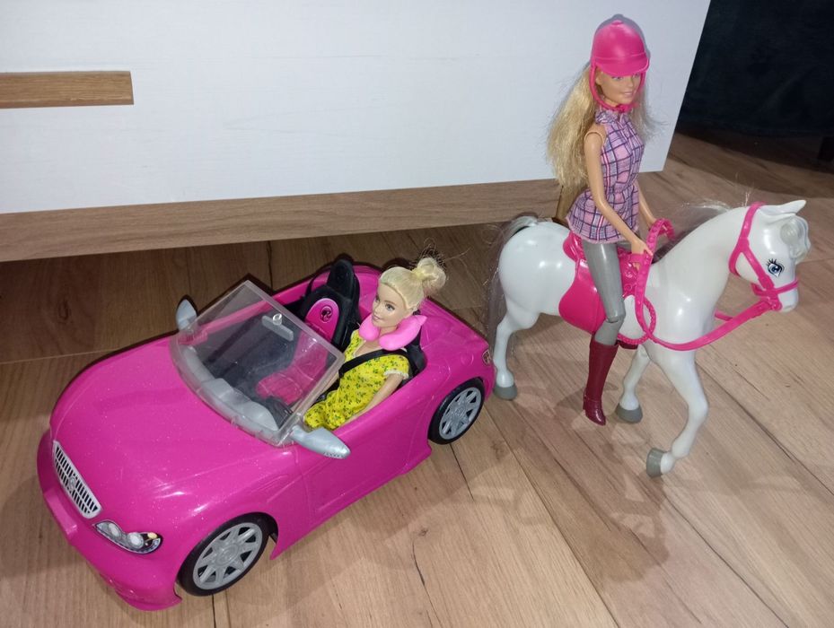 Zestaw lalka Barbi z autem i koniem