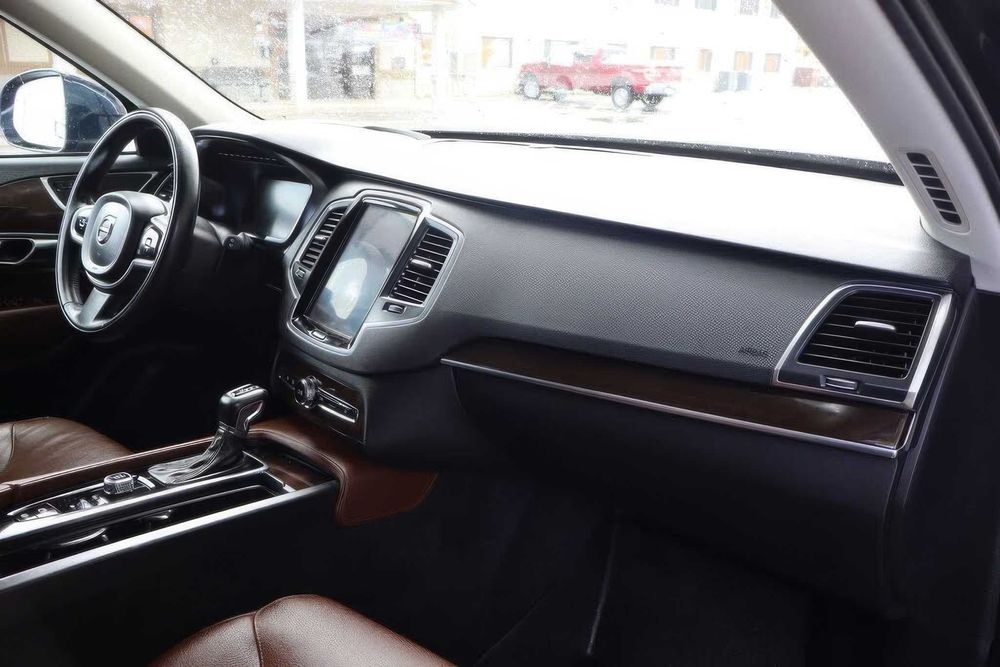 Volvo XC90 T6 Momentum      2019