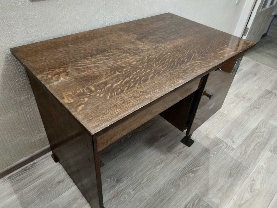 Стол письменный, стол компьютерный.