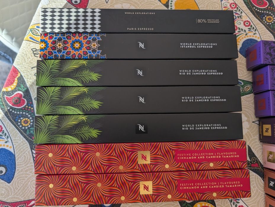 Máquina de café Nespresso + cápsulas + descalcificante