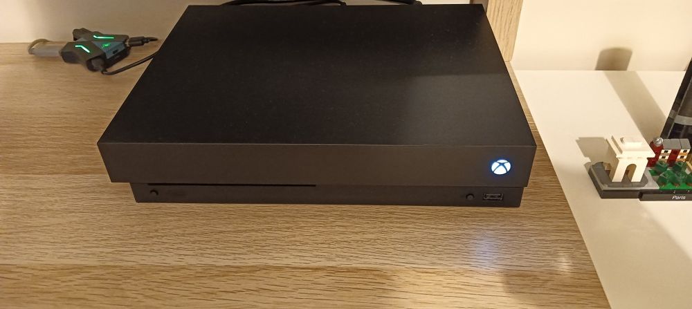 Xbox One x 1tb consola