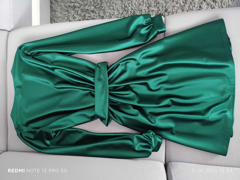 nowa satynowa sukienka z przekładanym dekoltem rozmiar S/M