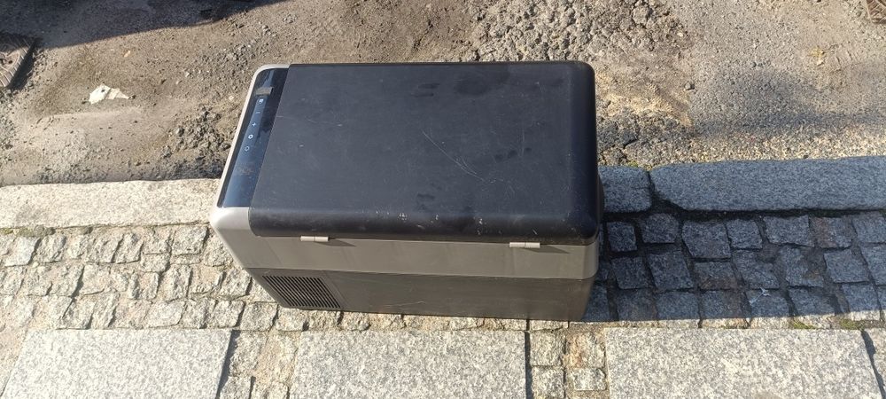 Lodówka turystyczna Alpicool G22 uszkodzona