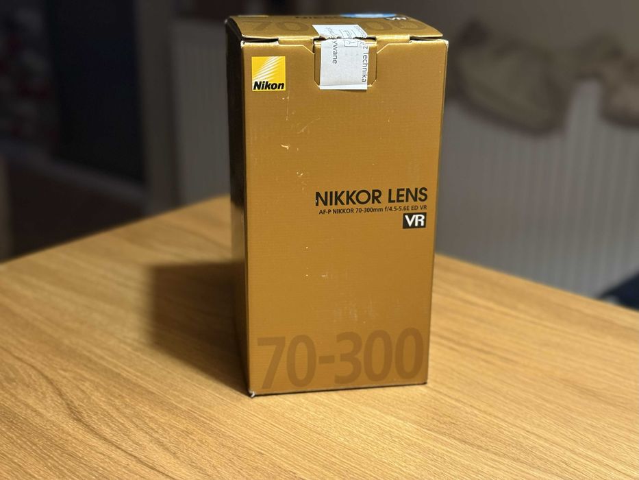 Obiektyw Nikon Nikkor AF-P 70-300 mm F4.5-5.6E VR Pełna klatka nie DX