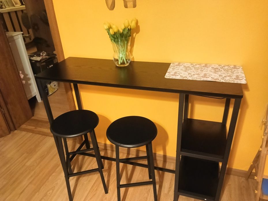 Świetny stolik i krzesła