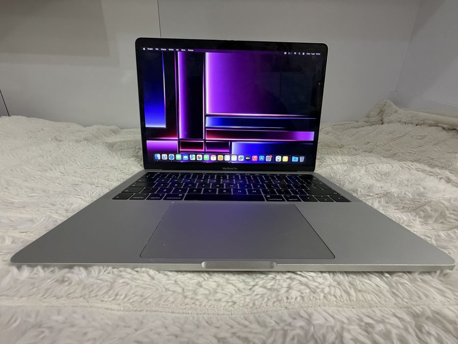 Macbook Pro 13” 2019 Touch Bar i5/8/256gb