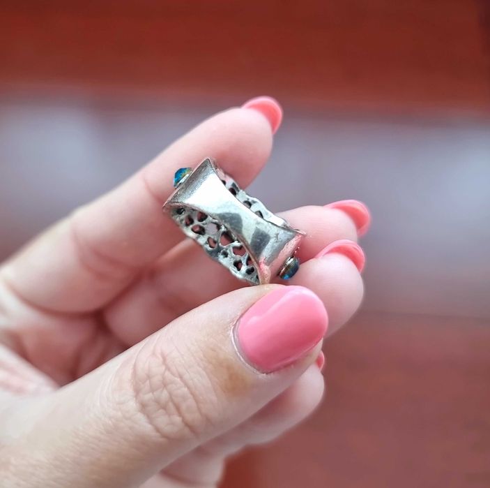 Anel cinzento com detalhes azuis, tamanho S