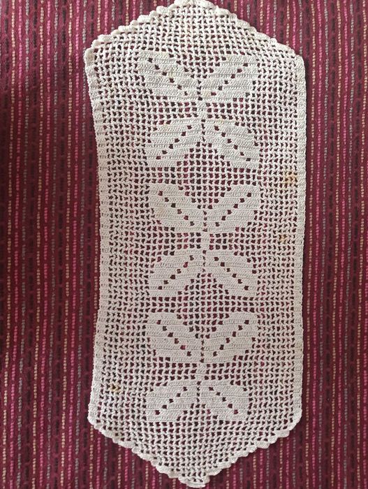 Naperon de Renda Crochet pérola motivo 3 flores 68x28cm