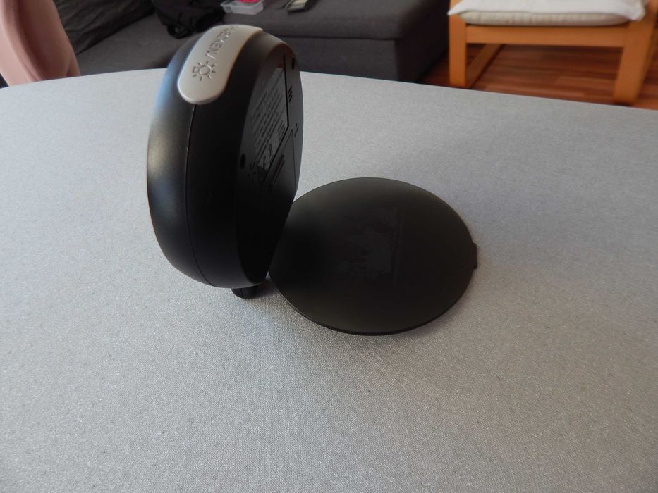 Электронные настольные часы.