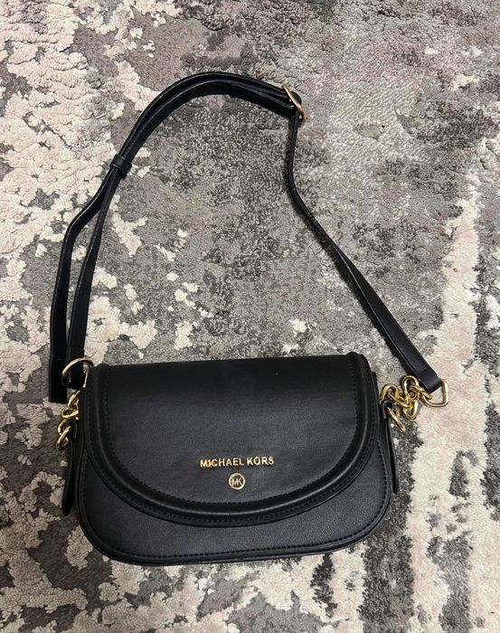 Сумка, чорна з золотою фурнітурою