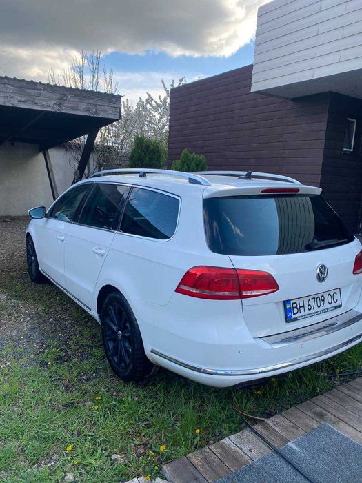 Продам Volkswagen Passat 2012  2.0 Diasel универсал топовой комплектации