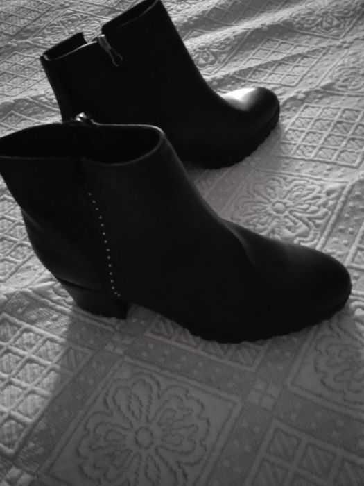 Botins pretos 39