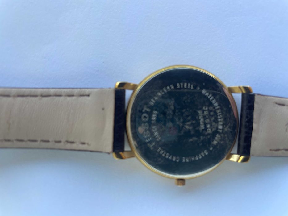 Relógio  Tissot clássico, números romanos