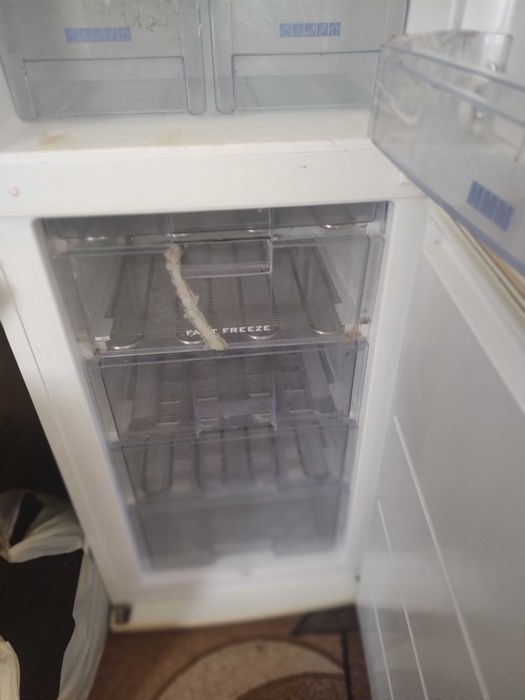 Продам холодильник Snaige RF35