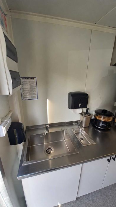 Przyczepa gastronomiczna z wyposażeniem