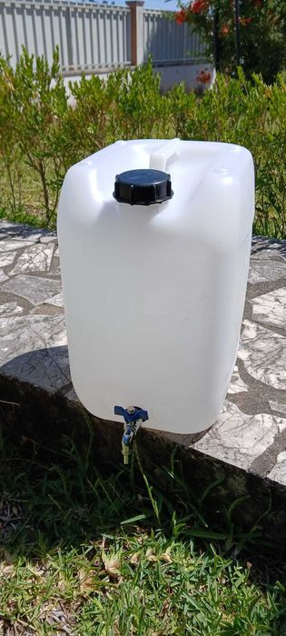 Vendo jerricã 20L com torneira em INOX