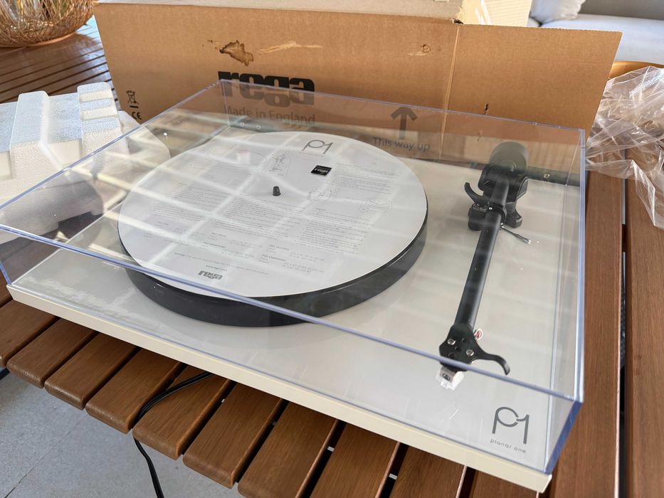 Gramofon Rega Planar 1 (P1)