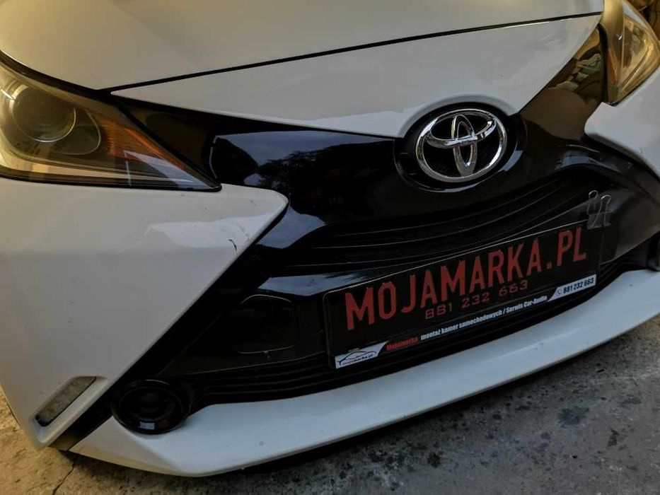 Kamera cofania obraz na fabrycznym ekranie Aygo Peugeot 108 Citroen C1