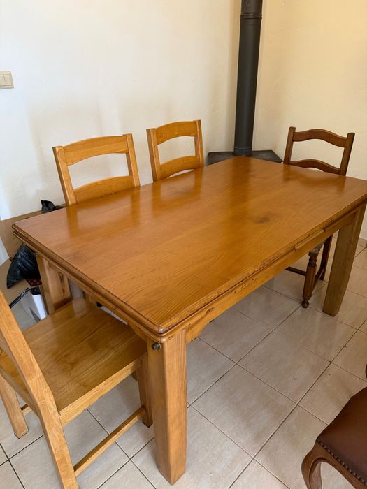 Mesa de jantar e 6 cadeiras