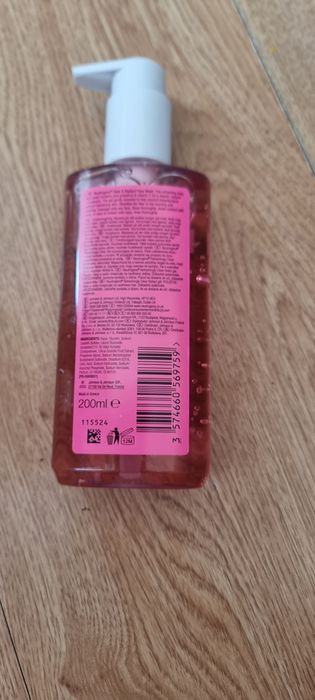 Neutrogena clear & radiant face wash