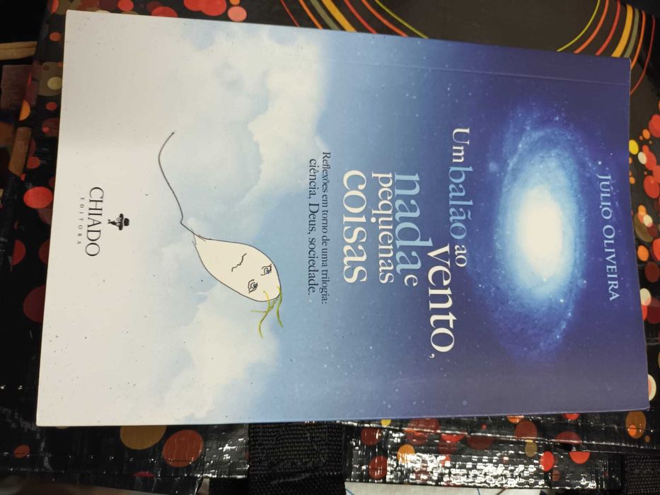 "Um Balão ao Vento, Nada e Pequenas Coisas" por Júlio Oliveira