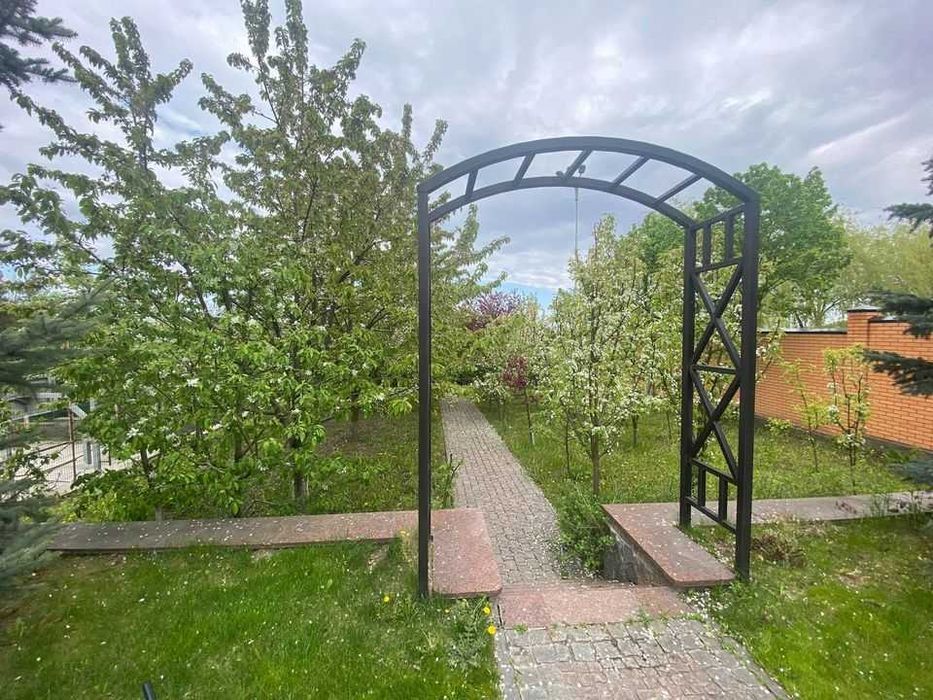 Продажа дома в районе Лесников .В Охраняемом городке