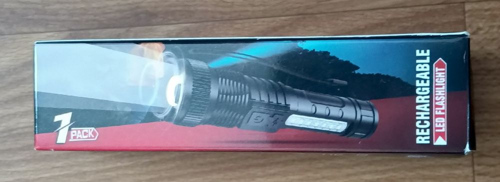 Акумуляторний ліхтарик