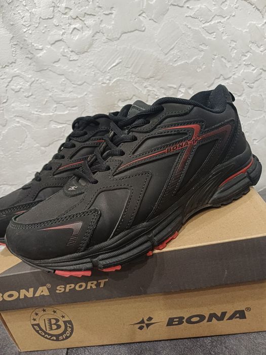 Продам кросівки BONA